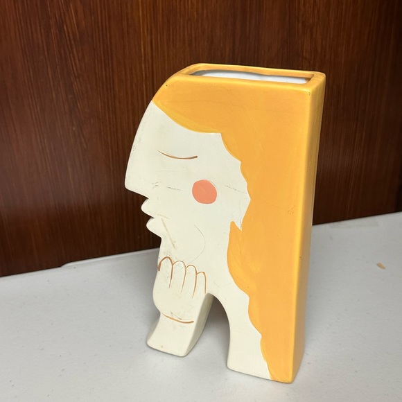 Modern Ceramic Flower Vase Blonde Girl Face Design - Picture 2 of 12
